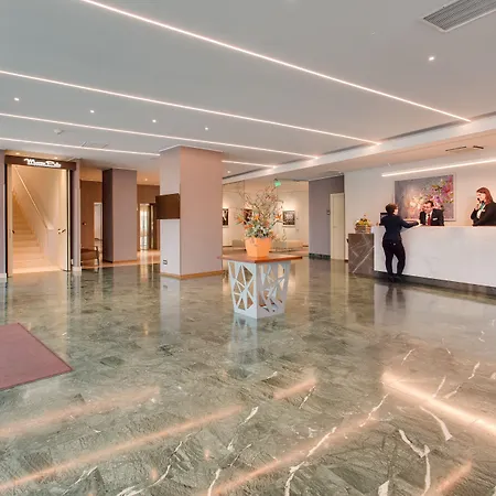 Doubletree By Hilton - Plaza