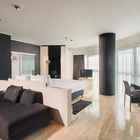 Doubletree By Hilton - Plaza Hotel