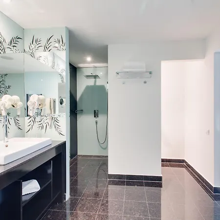 Doubletree By Hilton - Plaza 酒店