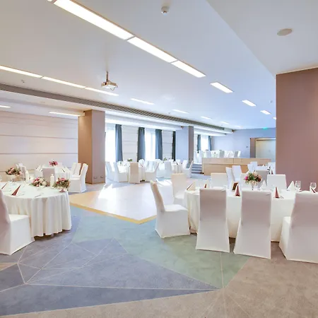 Szálloda Doubletree By Hilton - Plaza