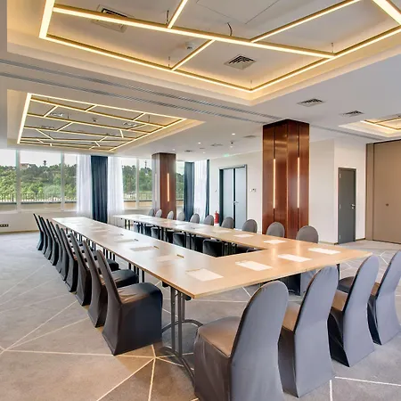 Szálloda Doubletree By Hilton - Plaza 5*