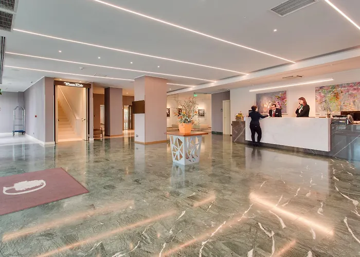 Doubletree By Hilton - Plaza