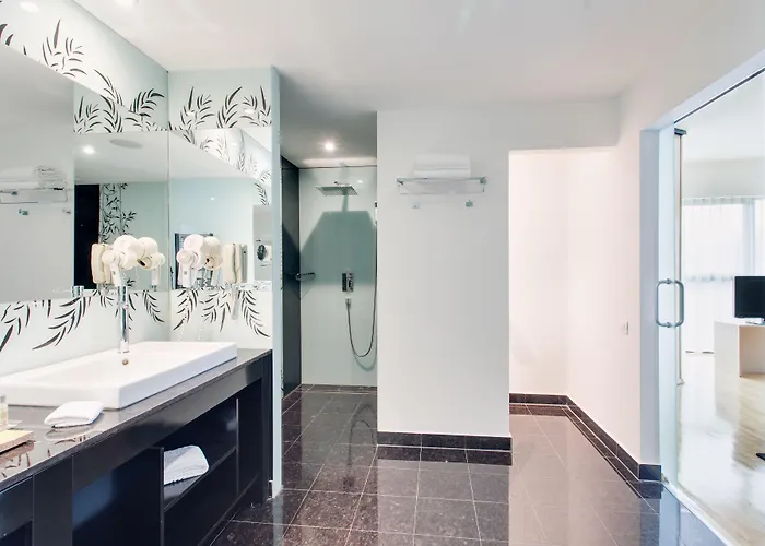 Doubletree By Hilton - Plaza Hotel