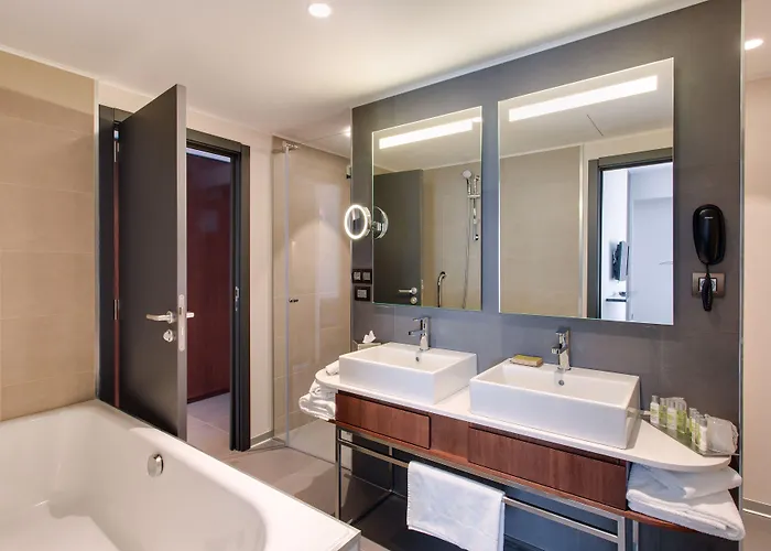 Doubletree By Hilton - Plaza Hotel