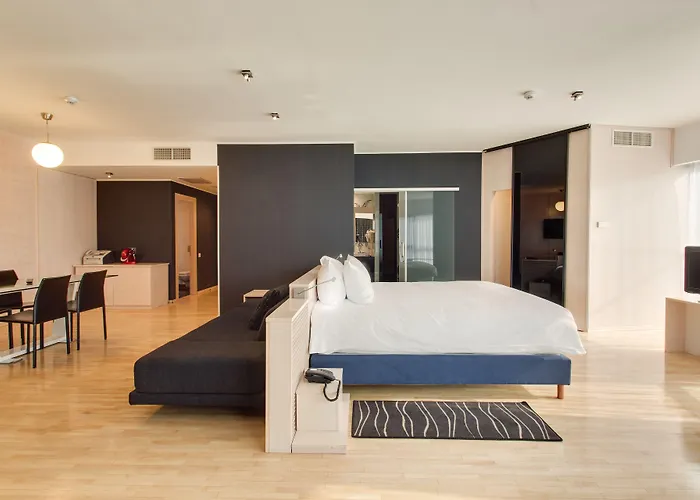 Doubletree By Hilton - Plaza Hotel